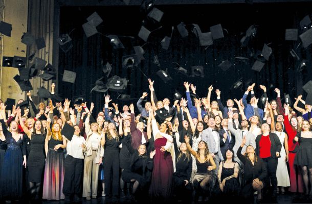 Teilnehmer des Einsendertreffens Fehlbildungsmonitoring Sachsen-Anhalt 2025 bei Präsenz- und Onlineveranstaltung.