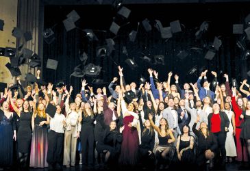 Teilnehmer des Einsendertreffens Fehlbildungsmonitoring Sachsen-Anhalt 2025 bei Präsenz- und Onlineveranstaltung.