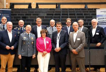 Gruppenfoto von Experten der Notfallkonferenz 2025 an der Universitätsmedizin Magdeburg.