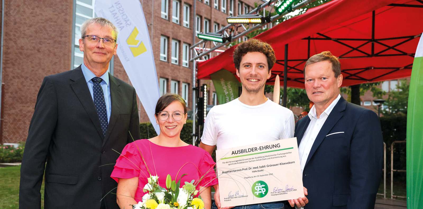 Auszeichnung der besten Ausbildungspraxis beim Parlamentarischen Abend der Ärztekammer Sachsen-Anhalt 2025.