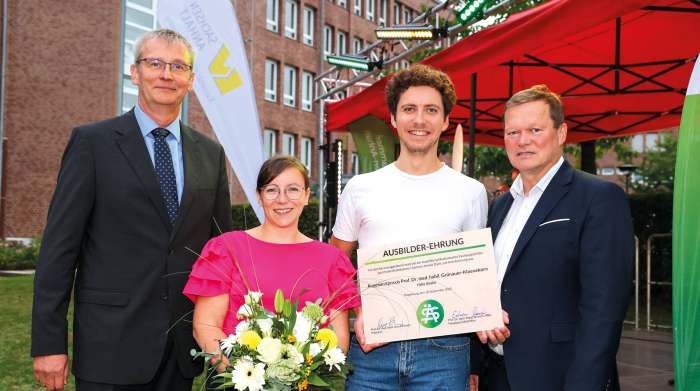 Auszeichnung der besten Ausbildungspraxis beim Parlamentarischen Abend der Ärztekammer Sachsen-Anhalt 2025.